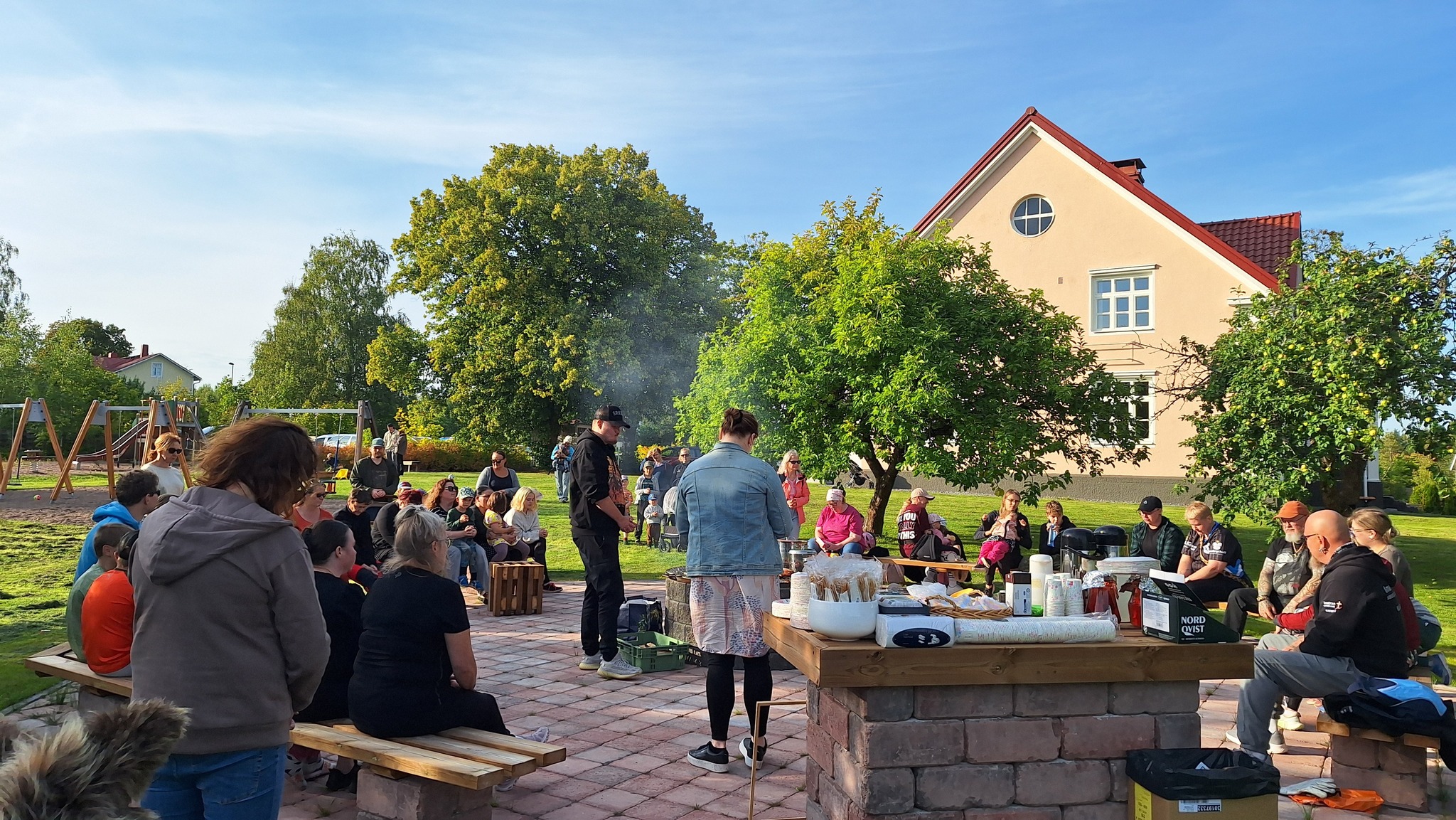 Pappilan pihapiiriä