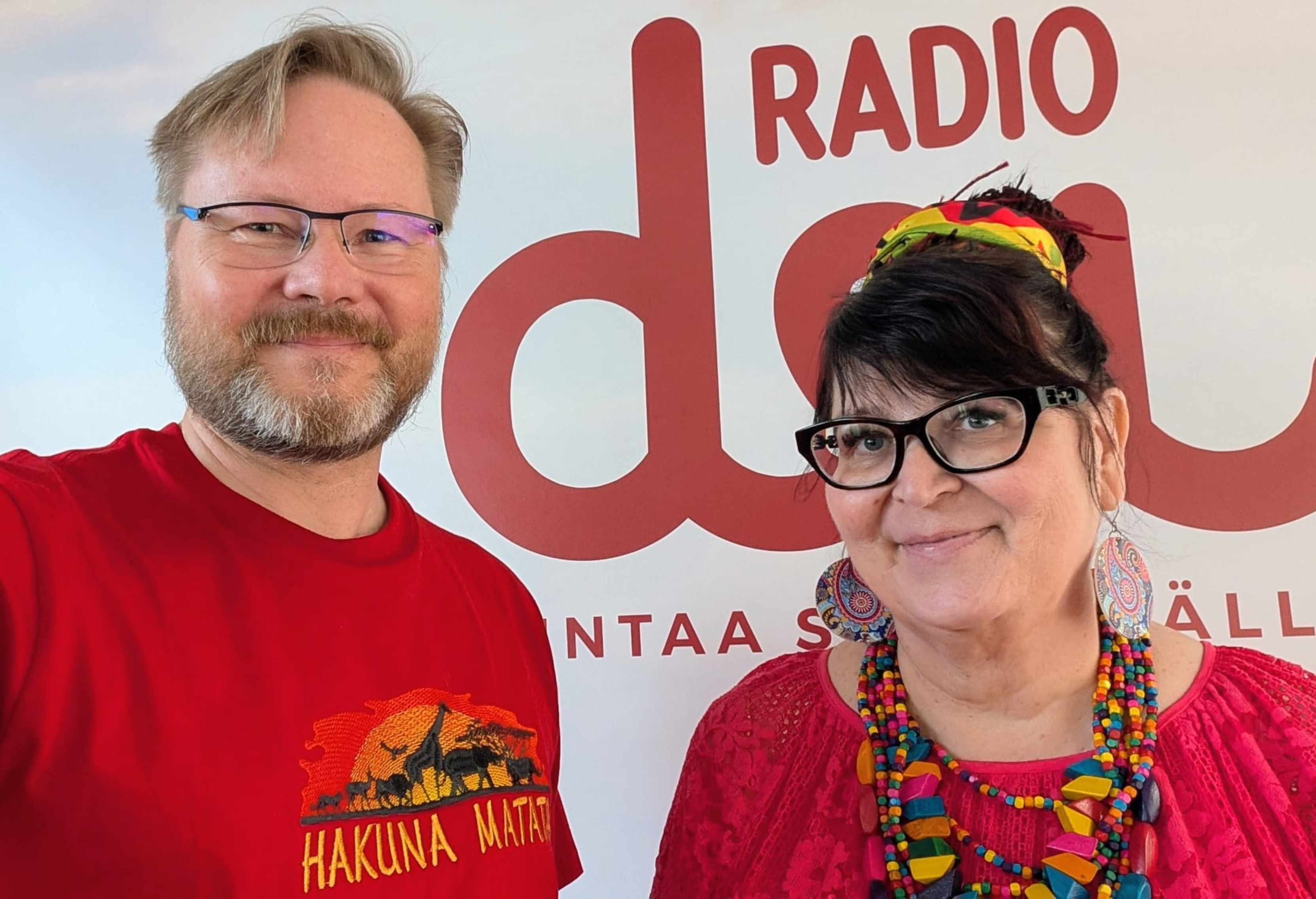 Kuvassa David ja Elisheva Karonen.